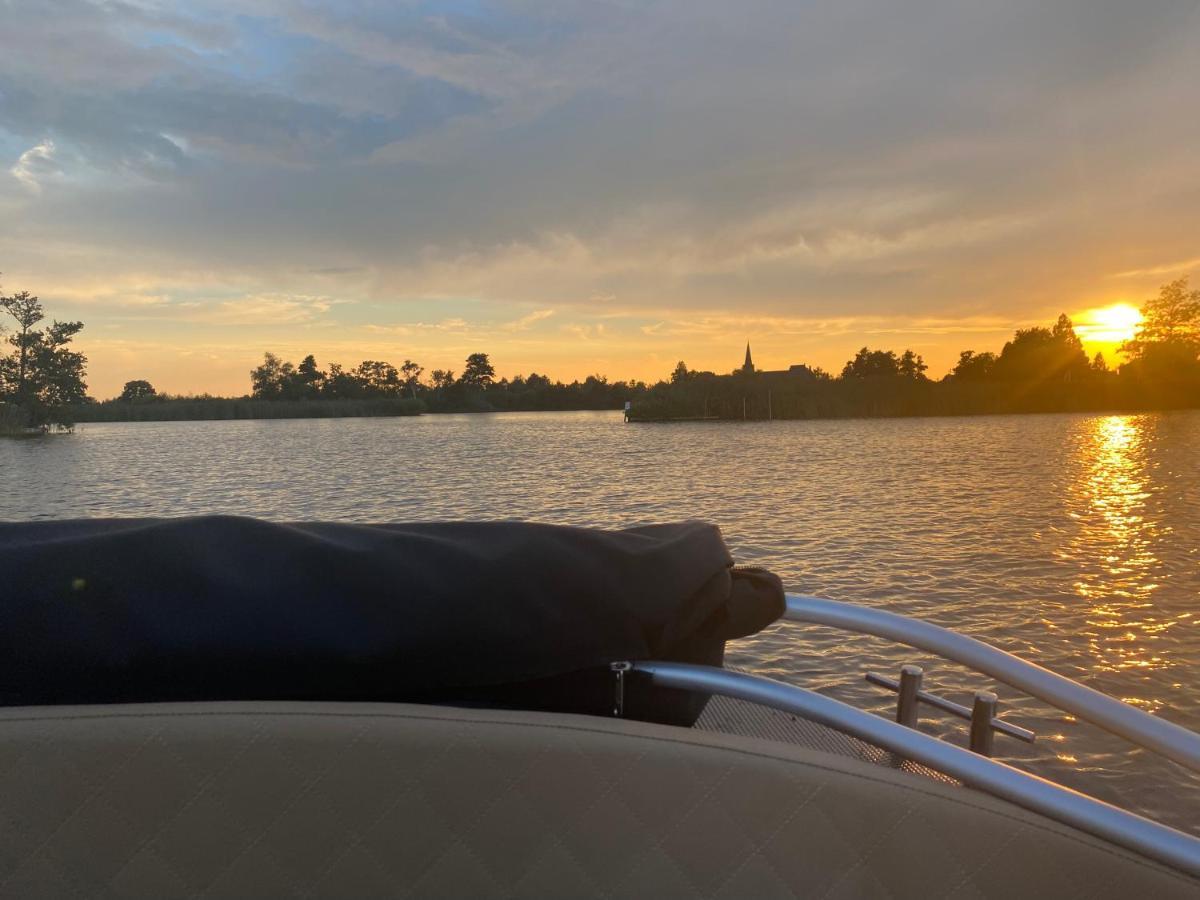 Casa Aan De Plas, B&B Met Sauna En Hottub Of Jacuzzi Nieuwkoop エクステリア 写真